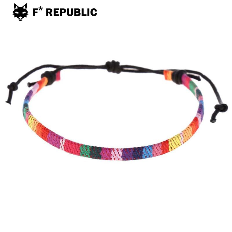 La pulsera arco iris LGBTQ trenzada a mano encanta el arco iris